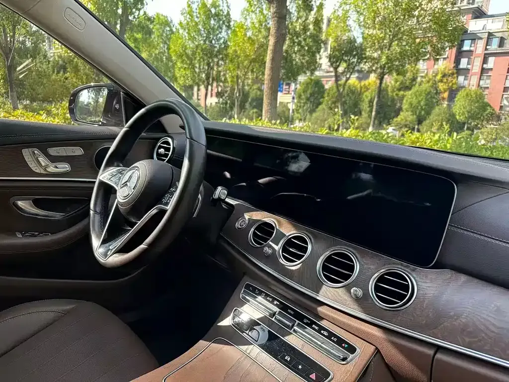 Mercedes-Benz E-Class — фото 5