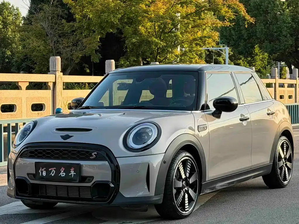 MINI Cooper (3-door) — фото 1