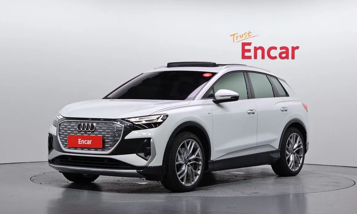Audi Q4 e-tron — фото 1