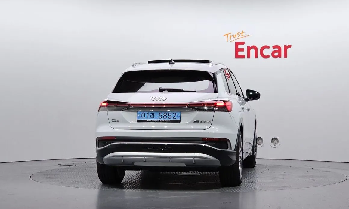 Audi Q4 e-tron — фото 2