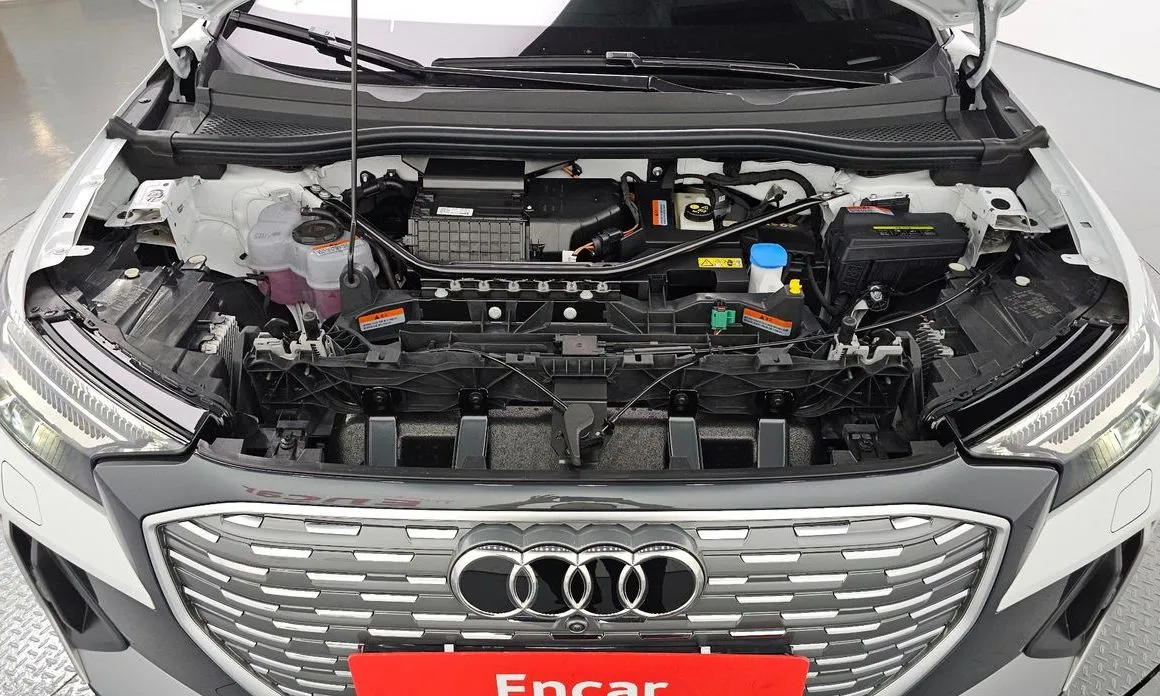 Audi Q4 e-tron — фото 10