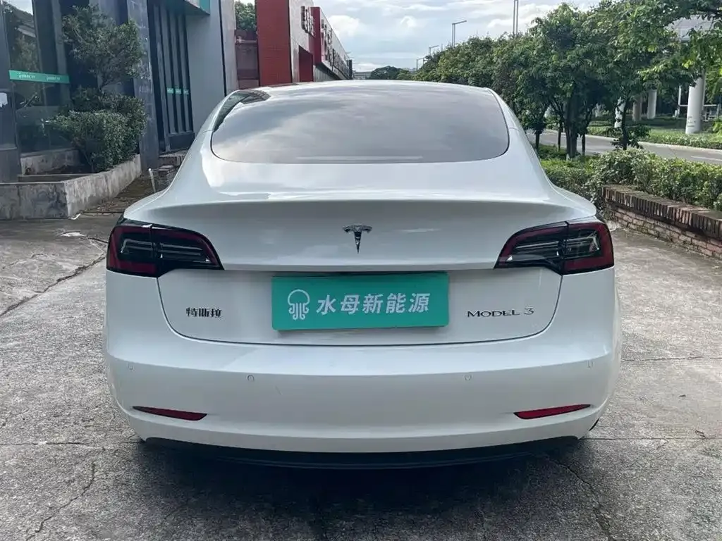 Tesla Model 3 — фото 6