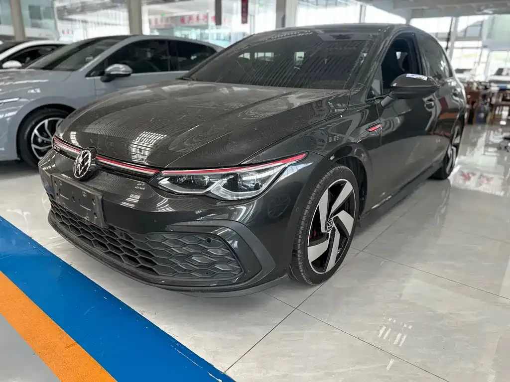 Volkswagen Golf GTI — фото 1