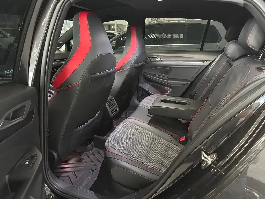 Volkswagen Golf GTI — фото 2