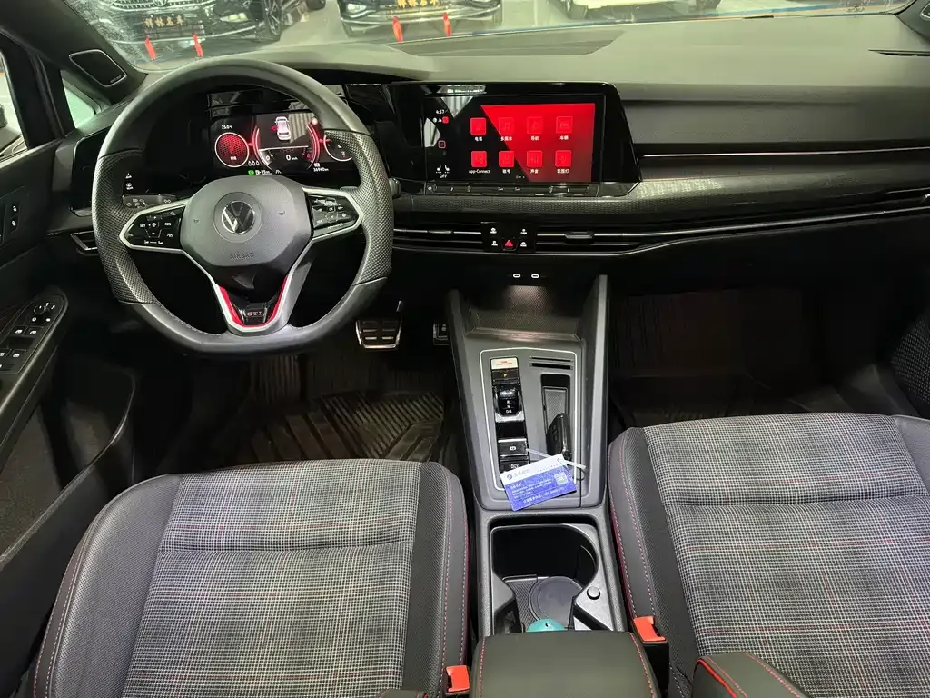 Volkswagen Golf GTI — фото 10