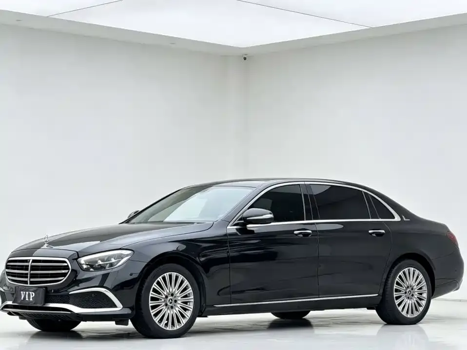 Mercedes-Benz E-Class — фото 1