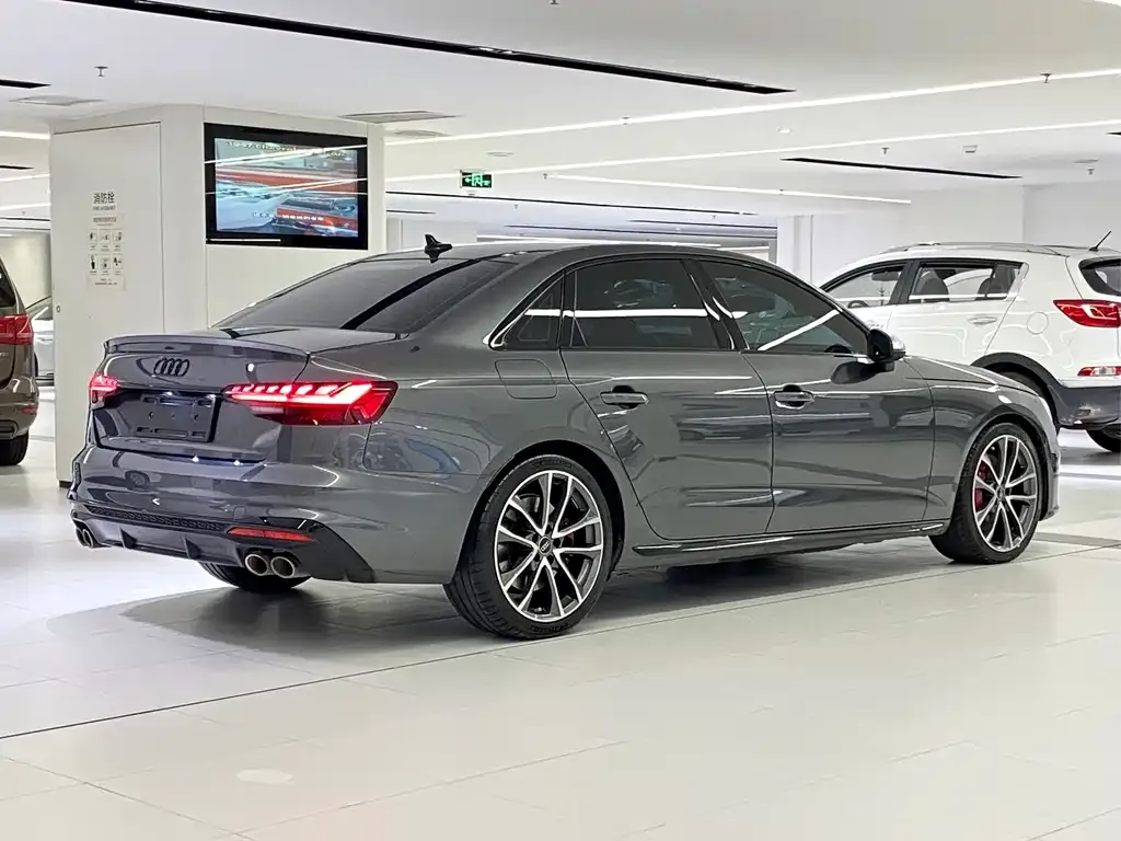 Audi S4 — фото 3