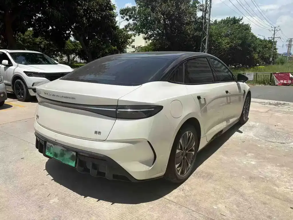 BYD Seal — фото 3