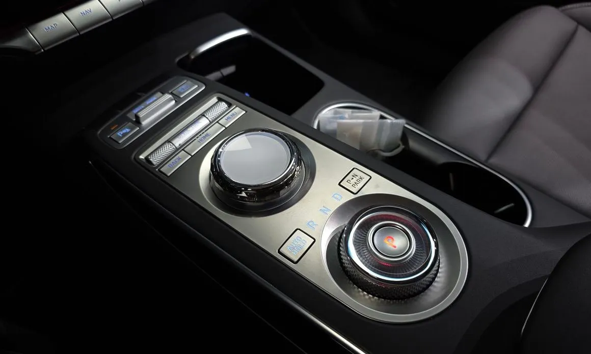 Genesis GV70 — фото 3