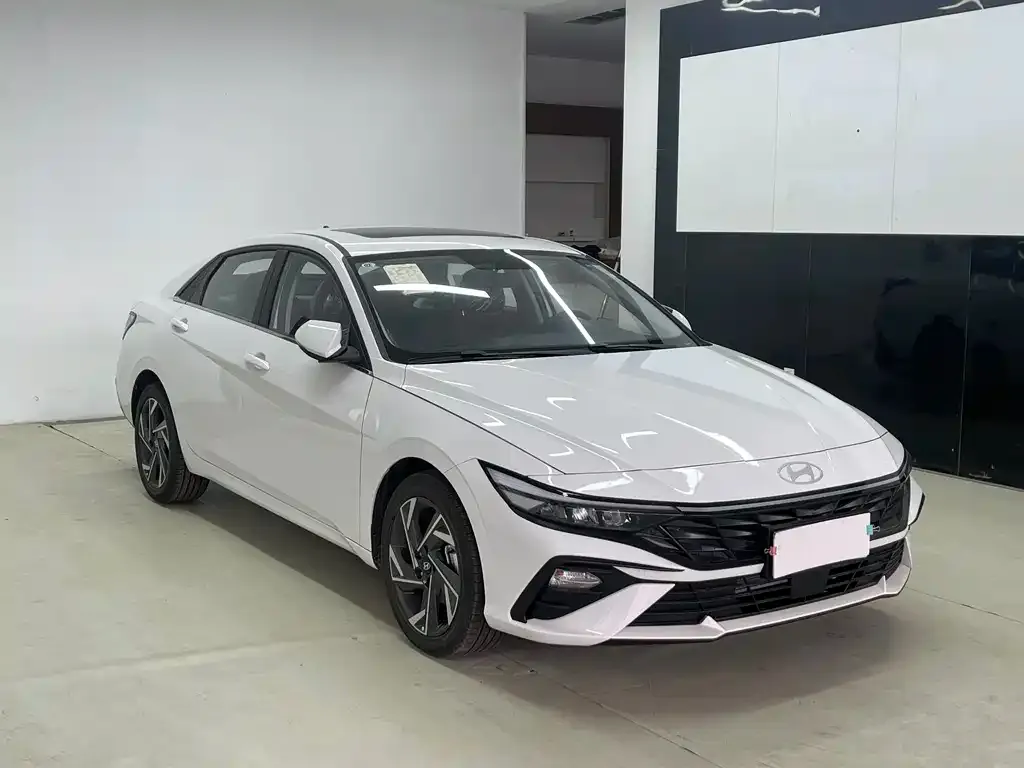 Hyundai Elantra — фото 2