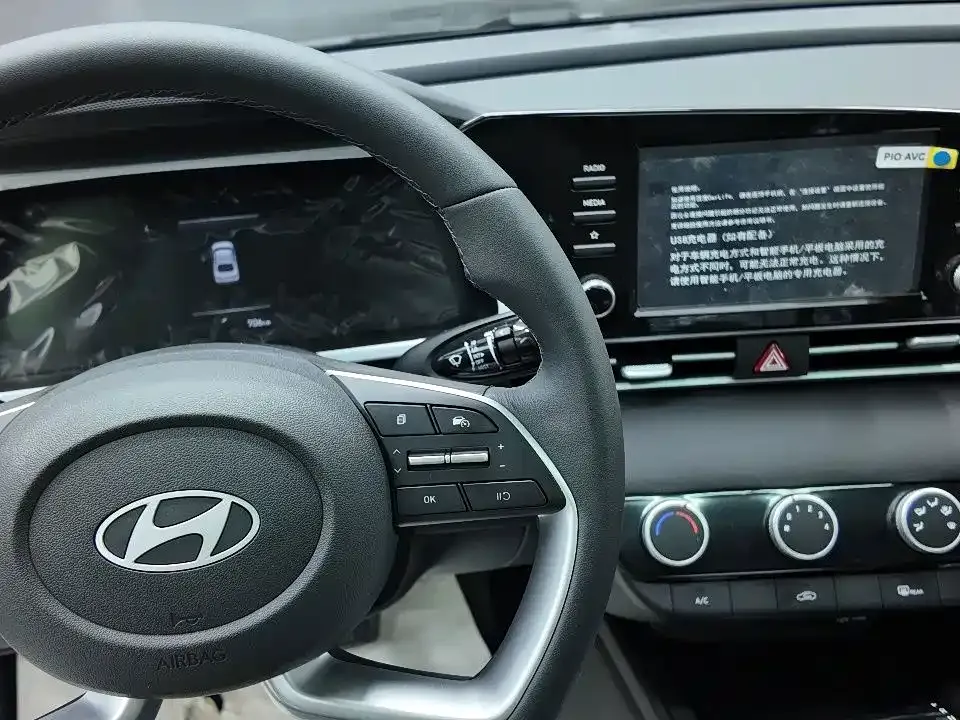 Hyundai Elantra — фото 6