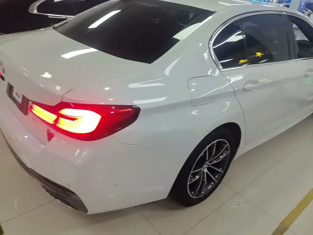 BMW 5 Series — фото 10