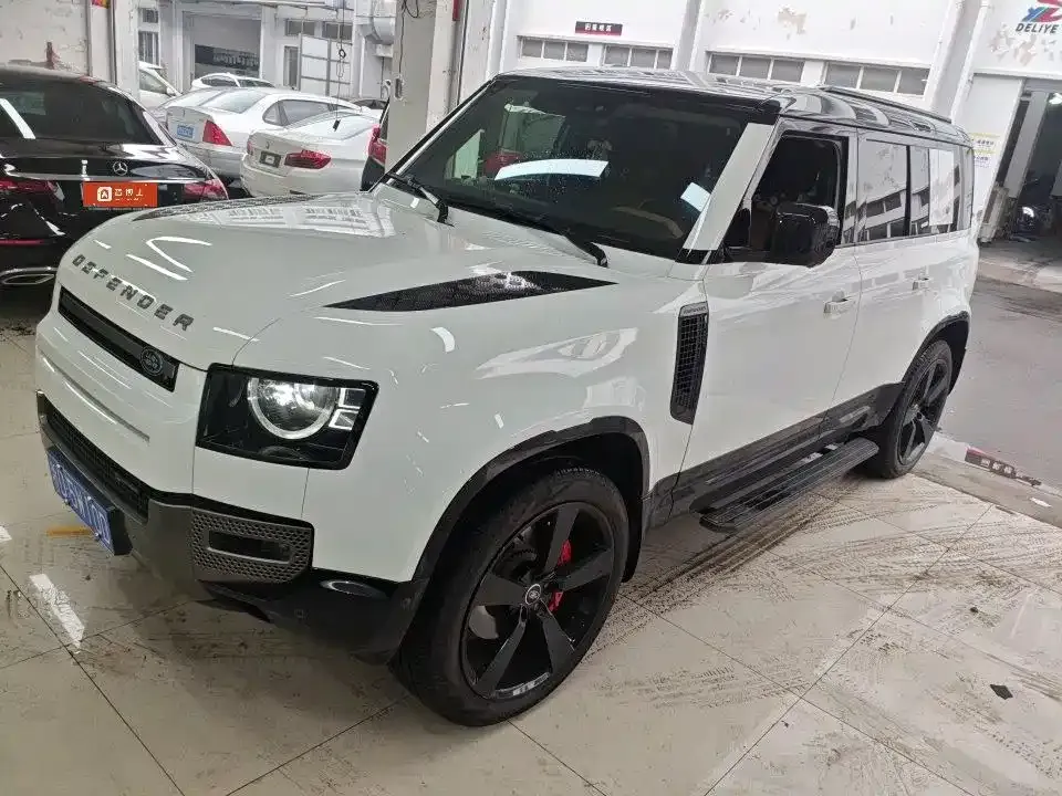 Land Rover Defender — фото 1