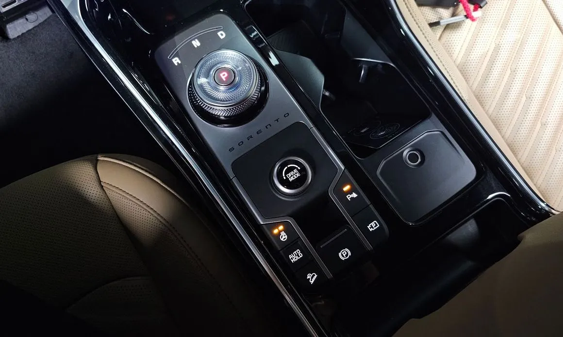 Kia Sorento — фото 8