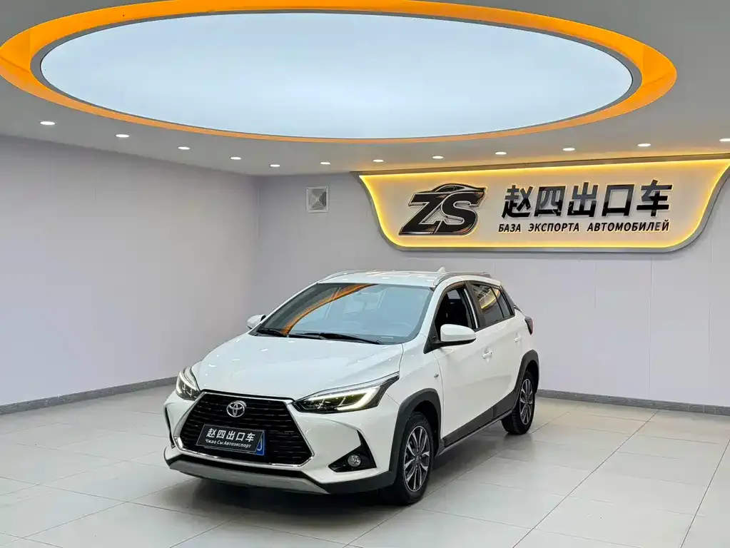 Toyota Yaris L — фото 1