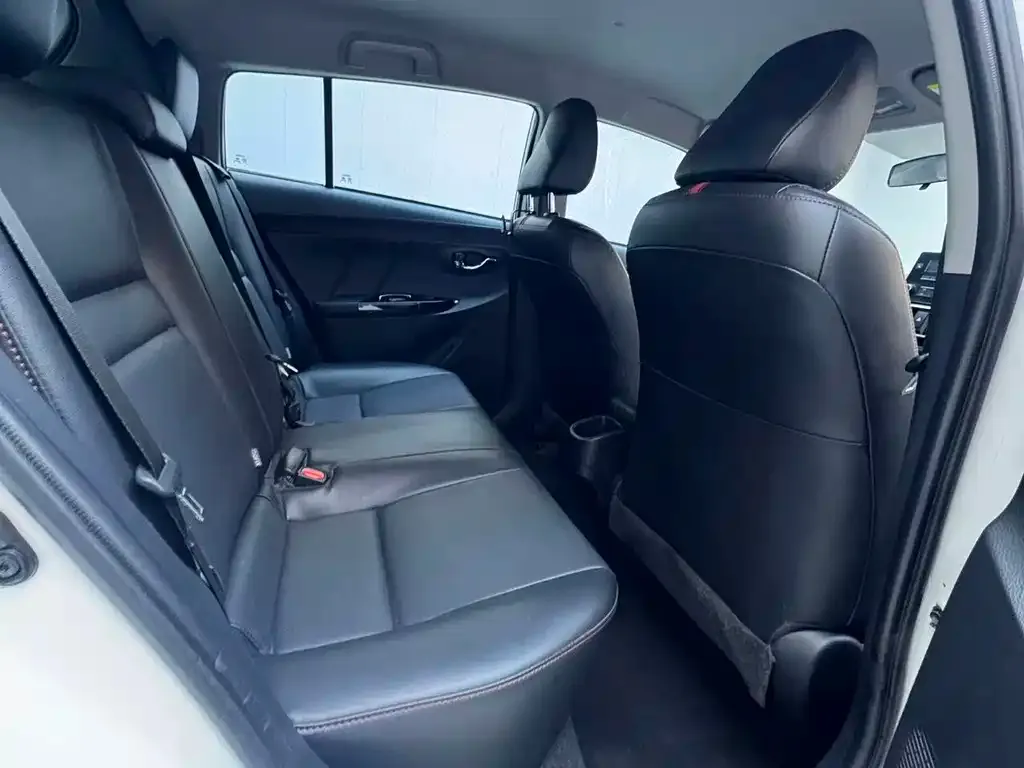 Toyota Yaris L — фото 7