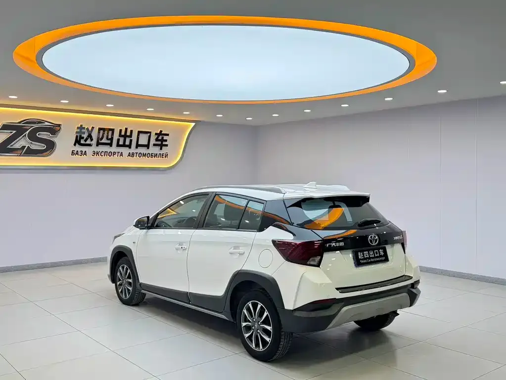 Toyota Yaris L — фото 3