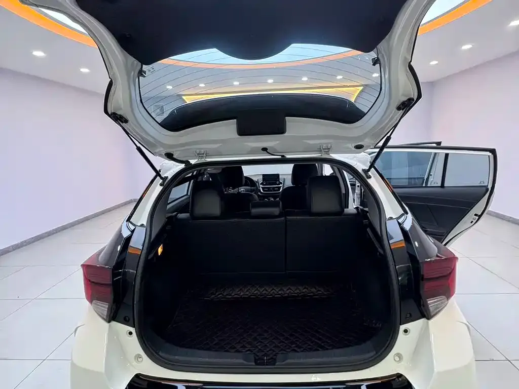 Toyota Yaris L — фото 2