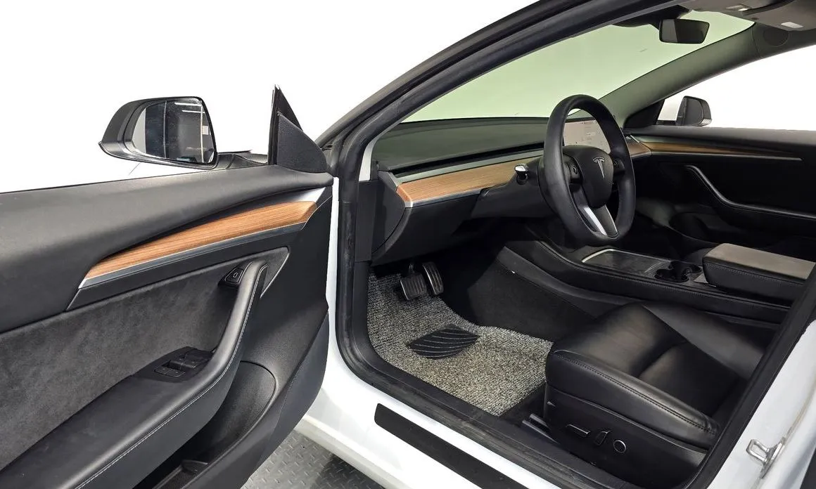 Tesla Model 3 — фото 4