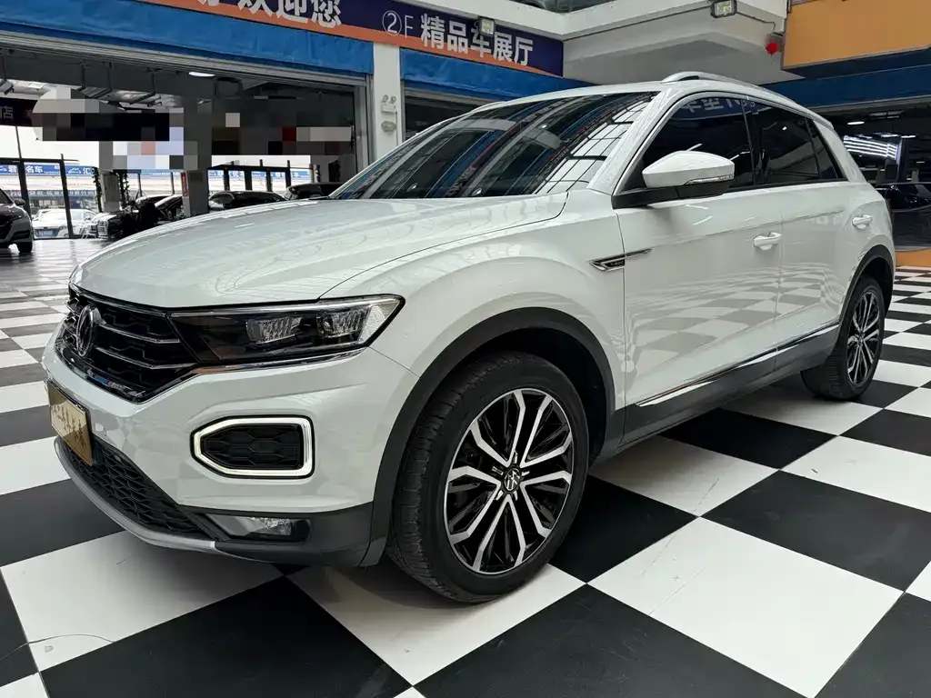 Volkswagen T-Roc — фото 1
