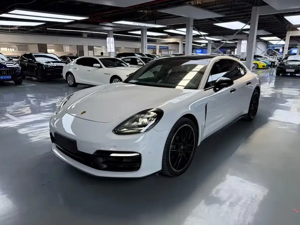 Porsche Panamera — фото 1