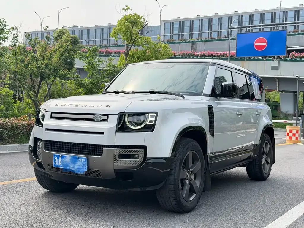 Land Rover Defender — фото 1