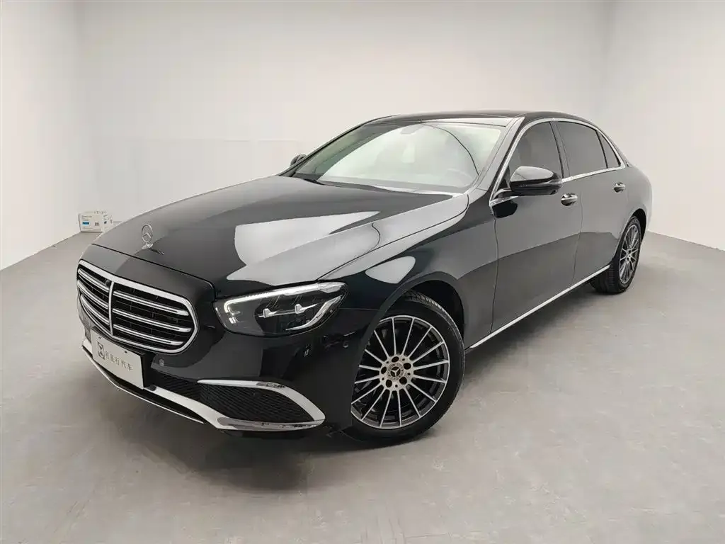 Mercedes-Benz E-Class — фото 1