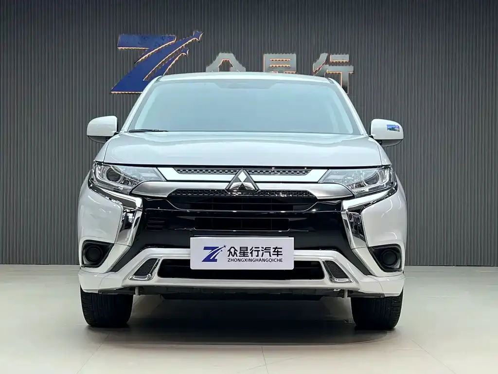 Mitsubishi Outlander — фото 3