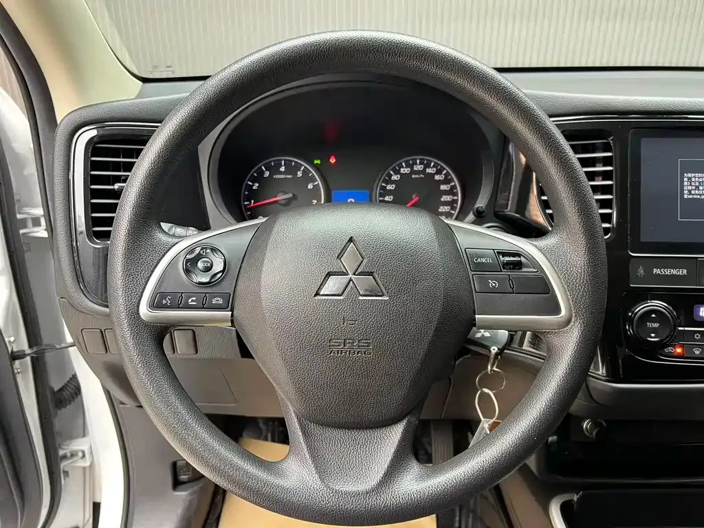 Mitsubishi Outlander — фото 2