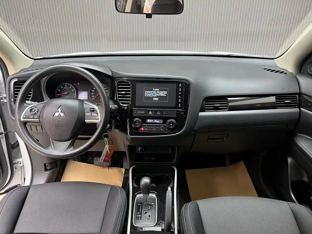 Mitsubishi Outlander — фото 9