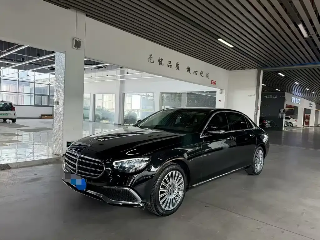Mercedes-Benz E-Class — фото 1
