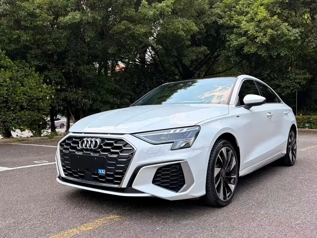 Audi A3 — фото 1