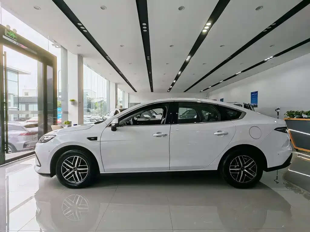 BYD Seal 05 DM-i — фото 8