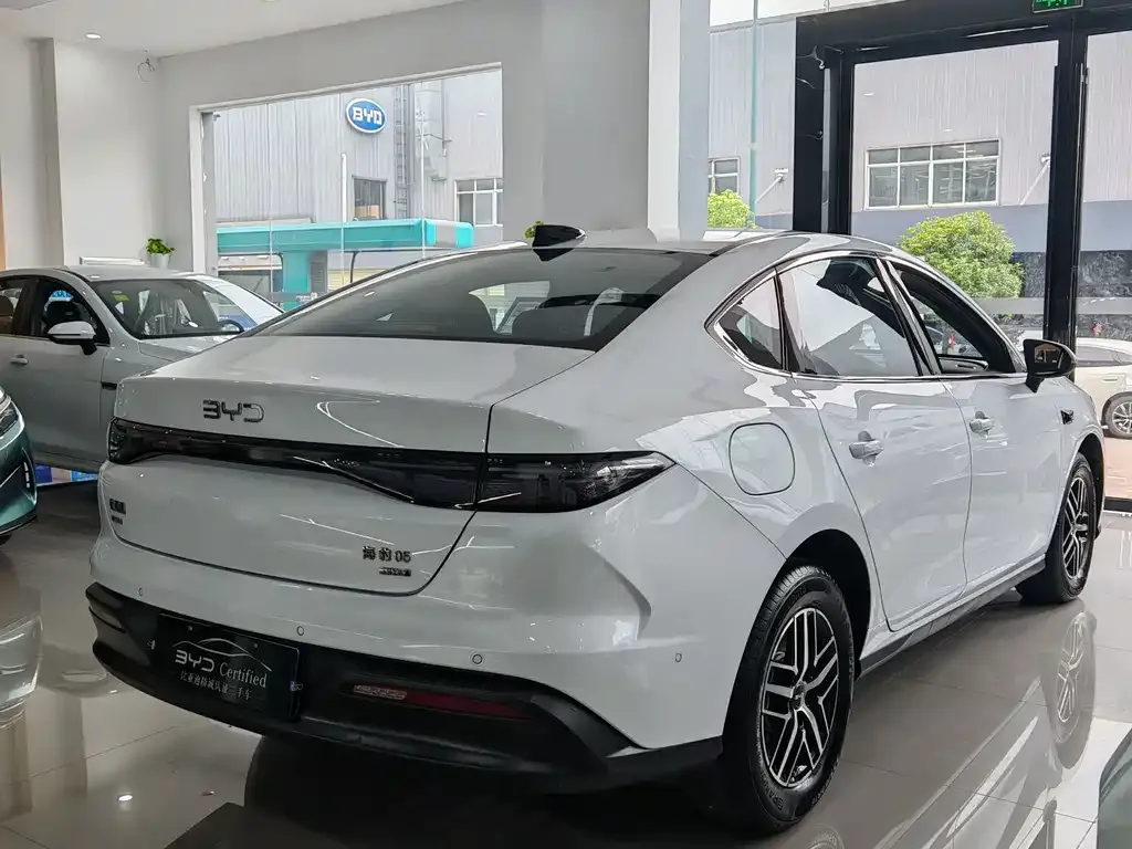 BYD Seal 05 DM-i — фото 7