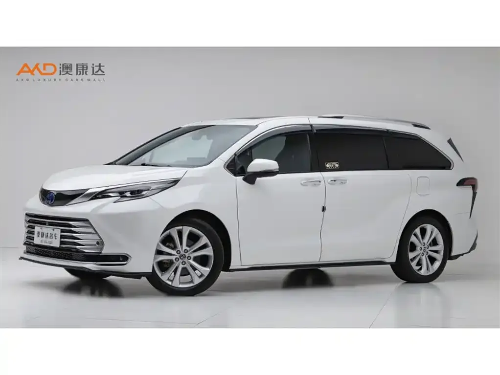 Toyota Sienna — фото 1
