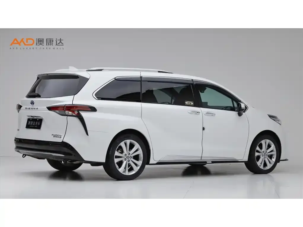 Toyota Sienna — фото 3