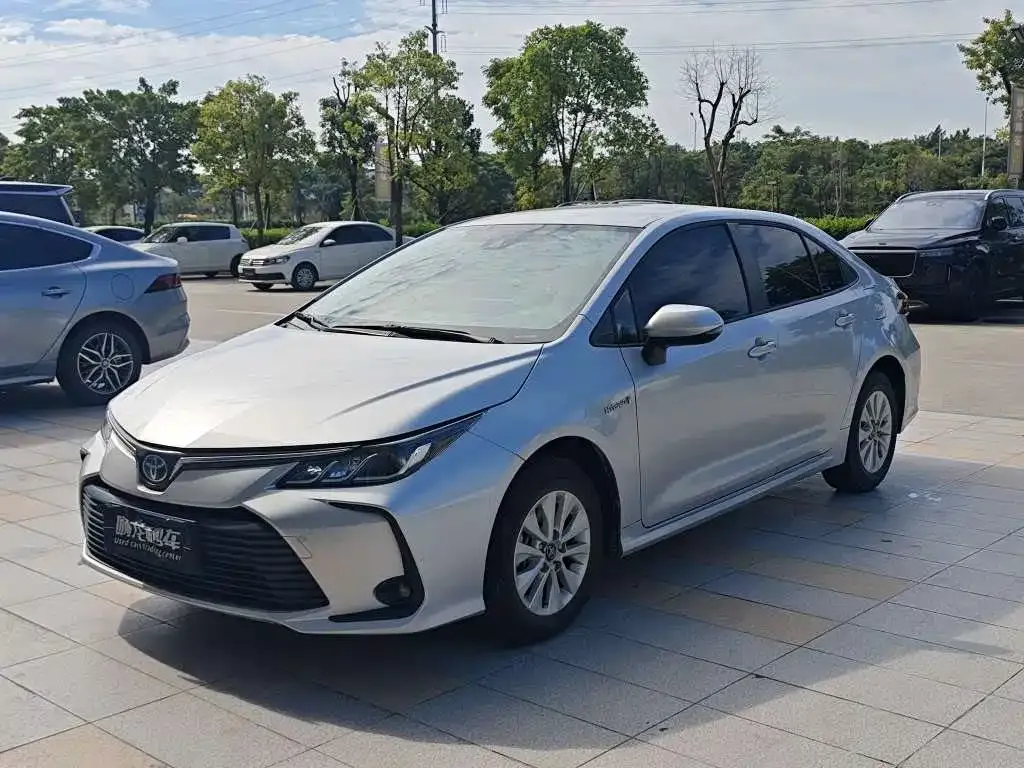 Toyota Corolla — фото 1