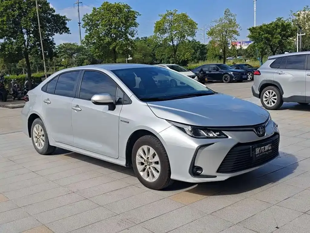 Toyota Corolla — фото 10
