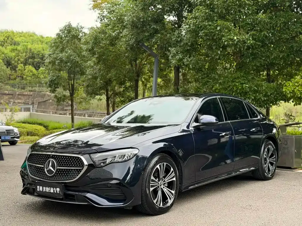 Mercedes-Benz E-Class — фото 1