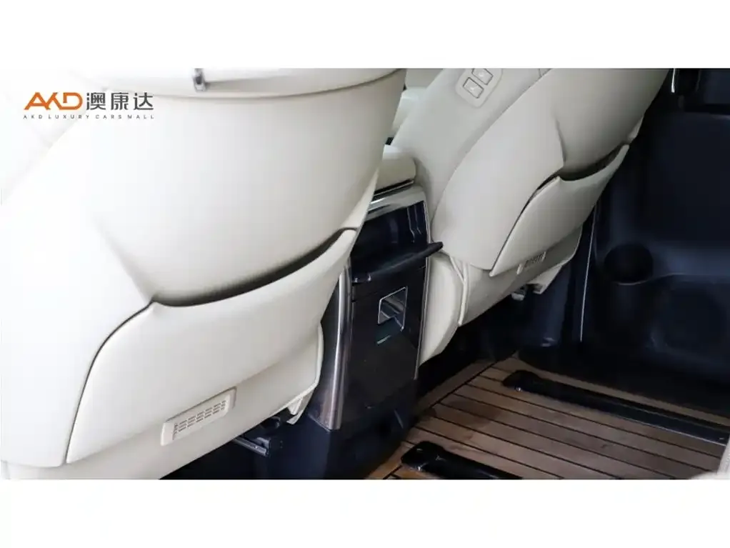 Toyota Vellfire — фото 2