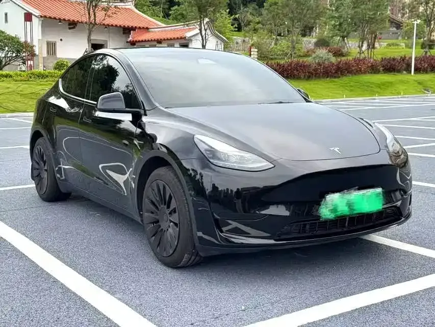 Tesla Model Y — фото 5