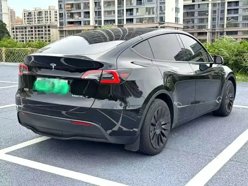 Tesla Model Y — фото 8