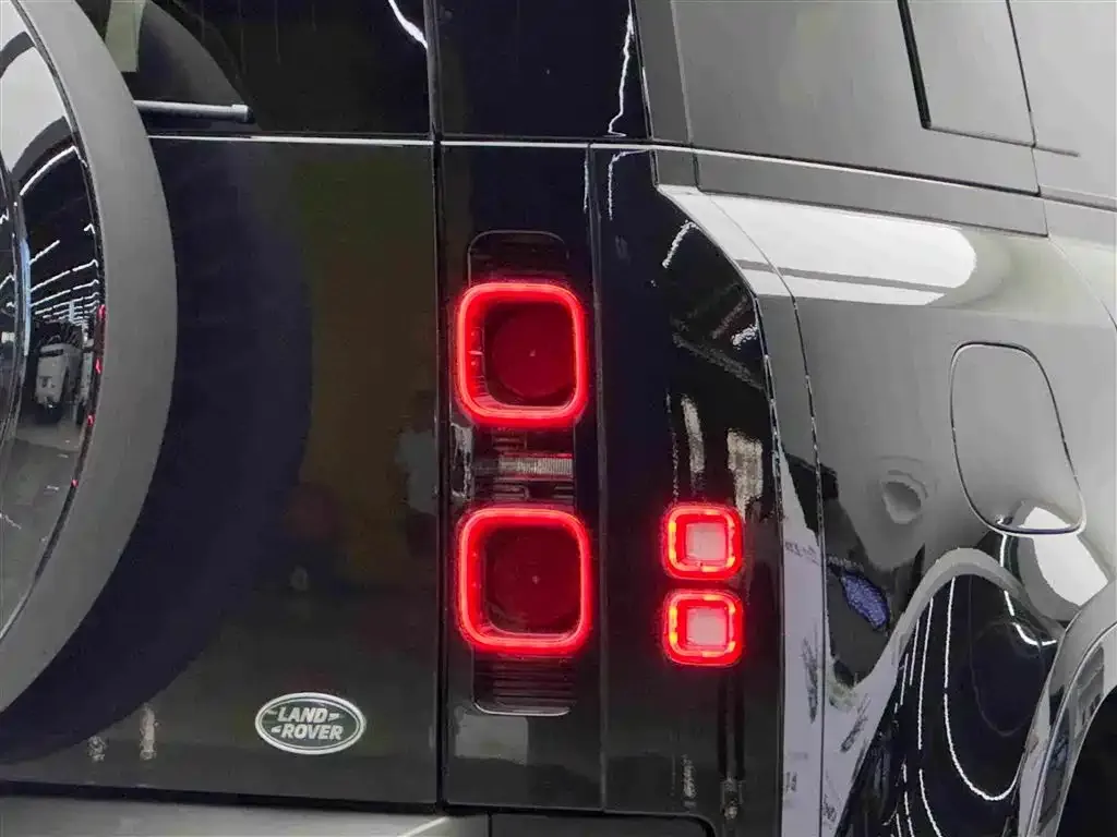 Land Rover Defender — фото 6