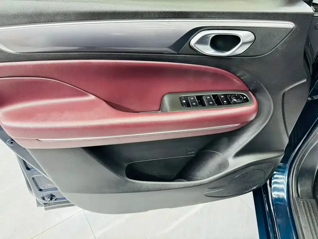 GAC Motor Trumpchi M6 — фото 9