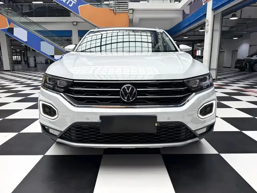 Volkswagen T-Roc — фото 9
