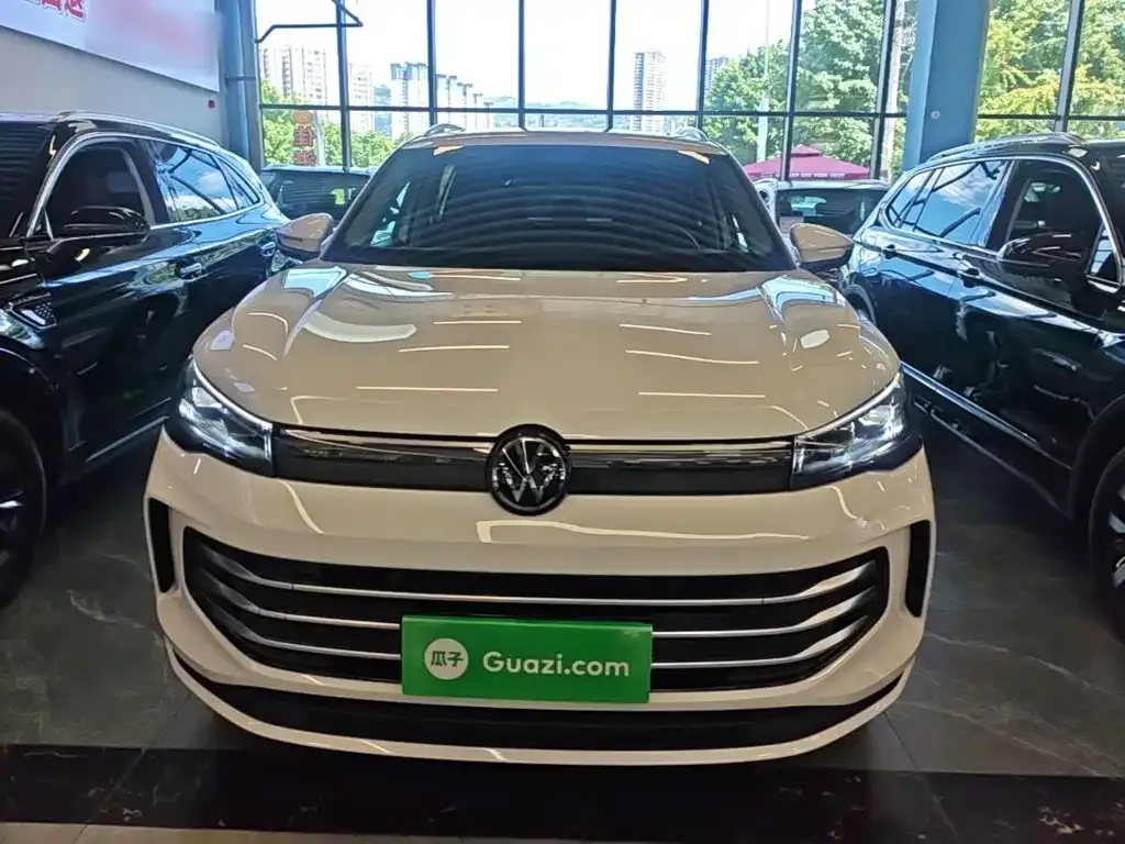 Volkswagen Tiguan L — фото 10