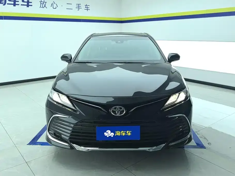 Toyota Camry — фото 2