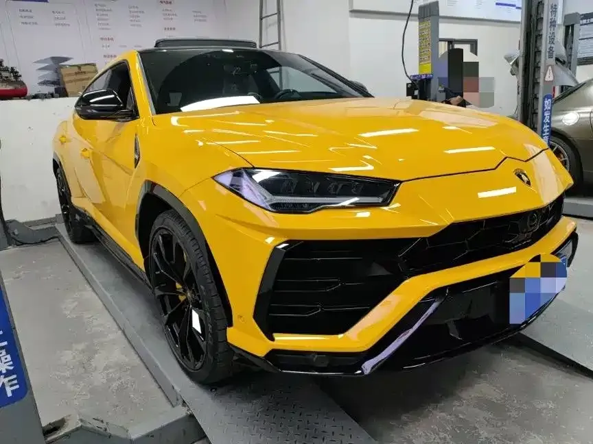 Lamborghini Urus — фото 1