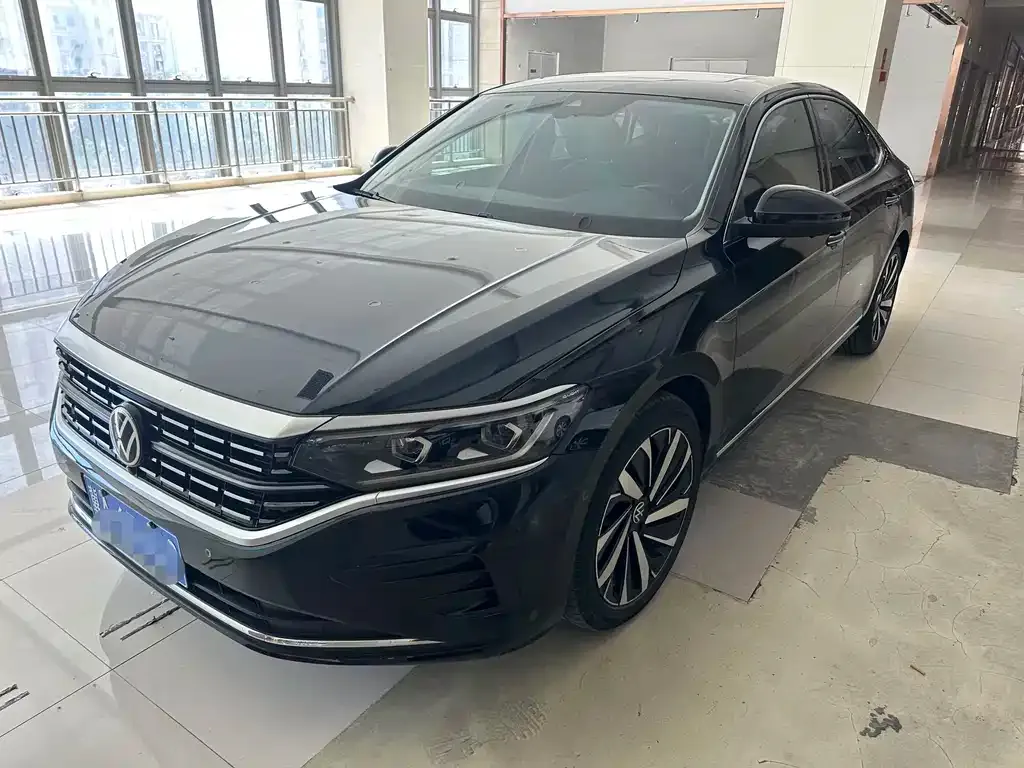Volkswagen Passat — фото 1