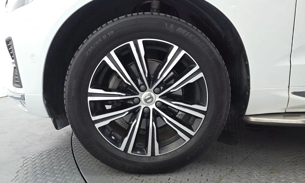 Volvo XC60 — фото 10